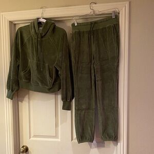 Unsubscribed Women’s Olive Green Velour Tracksuit Set Sz S.  NWOT